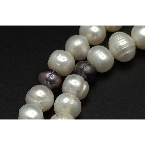 1076 - A lovely freshwater Pearls link fashion tassel pendant bracelet. Total length 28cm.