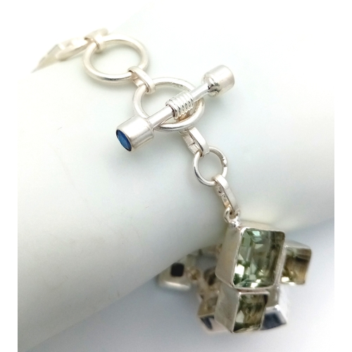 1110 - A Green Amethyst Gemstone Link Bracelet. Set in 925 Silver.
19cm. 44g. CD-2056.