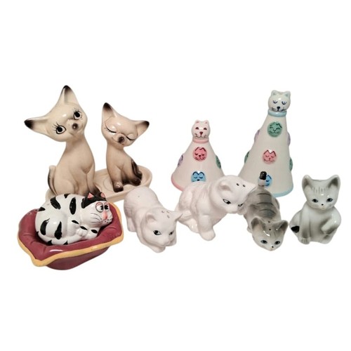 1090 - A Collection of 5 Vintage Ceramic Cat Salt and Pepper Sets. All in excellent condition. A couple hav... 