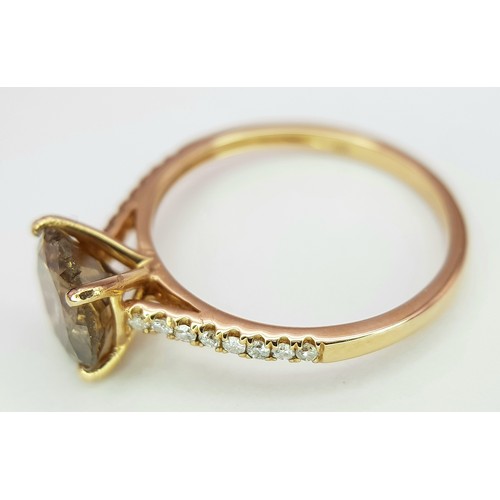 50 - AN 18K ROSE GOLD COGNAC DIAMOND SOLITAIRE RING. WITH DIAMOND SET SHOULDERS. 1.64CT MAIN ROUND BRILLI... 