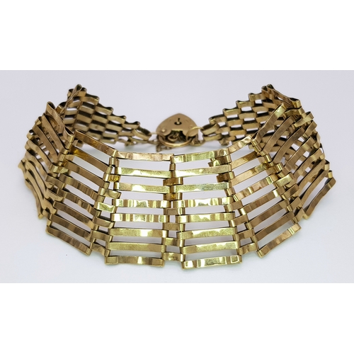 13 - A 9K Yellow Gold Vintage Gate Bracelet with Heart Clasp. 17cm. 16.86g.