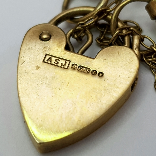13 - A 9K Yellow Gold Vintage Gate Bracelet with Heart Clasp. 17cm. 16.86g.