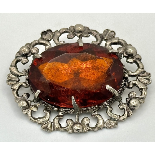 1618 - A vintage silver tone large oval brooch. Approx. 6cm x 5.5cm.