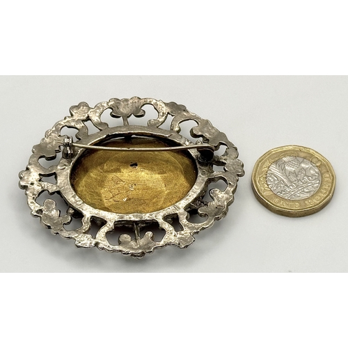 1618 - A vintage silver tone large oval brooch. Approx. 6cm x 5.5cm.