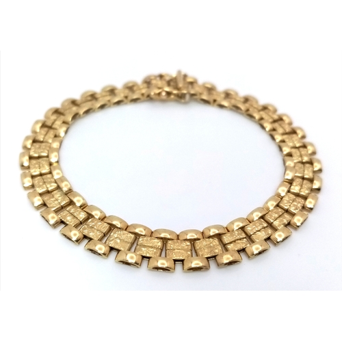 11 - An Italian Tank-Track Link Bracelet. Clip open design. Good condition. 16cm. 11.75g.