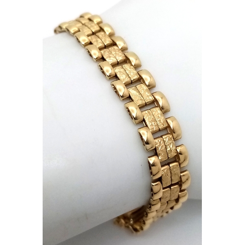 11 - An Italian Tank-Track Link Bracelet. Clip open design. Good condition. 16cm. 11.75g.