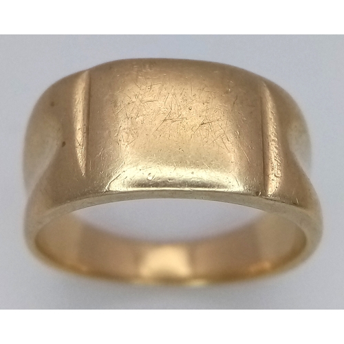 17 - A 9K Yellow Gold Band Ring in Belt Form. Size K 1/2. 5.51g.