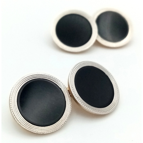 27 - A Pair of 14k Gold and Black Onyx Cufflinks in Circular Form. 8.67g total weight.