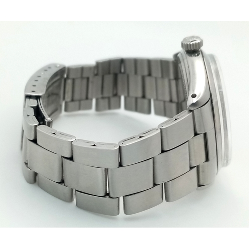 48 - A Vintage Tudor Oyster Mechanical Gents Watch. 7934 model. Stainless steel bracelet and case - 34mm.... 