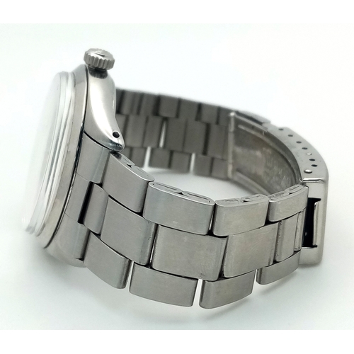 48 - A Vintage Tudor Oyster Mechanical Gents Watch. 7934 model. Stainless steel bracelet and case - 34mm.... 