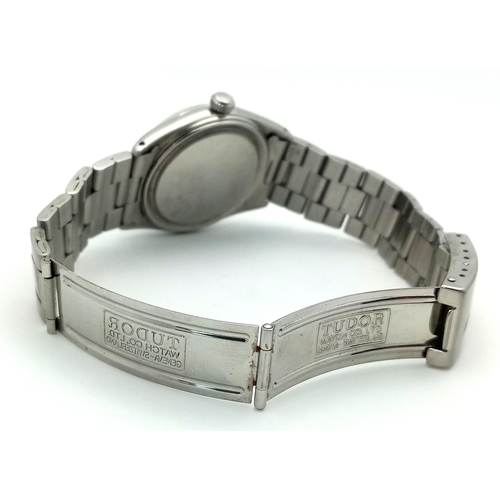 48 - A Vintage Tudor Oyster Mechanical Gents Watch. 7934 model. Stainless steel bracelet and case - 34mm.... 