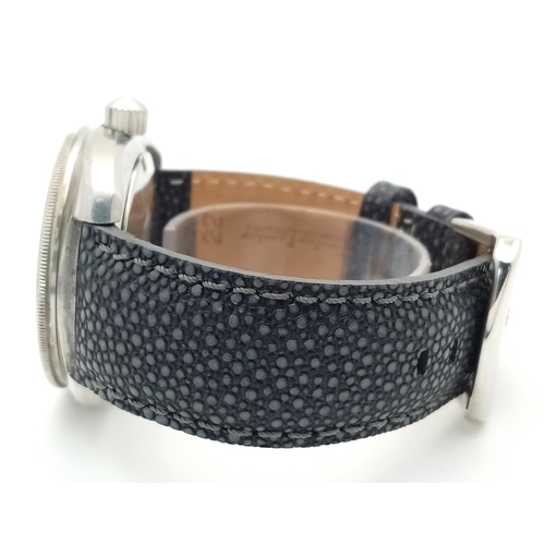 71 - A Rare Vintage Omega Seamaster 200 Gents Automatic Watch - Otherwise know as The Banana! Black leath... 