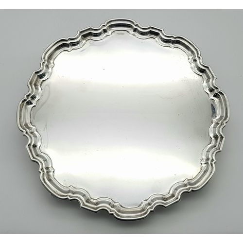 95 - A SOLID SILVER SALVA HAVING A 1961 BIRMINGHAM HALLMARK .       0.86Kilo       32cms DIAMETER