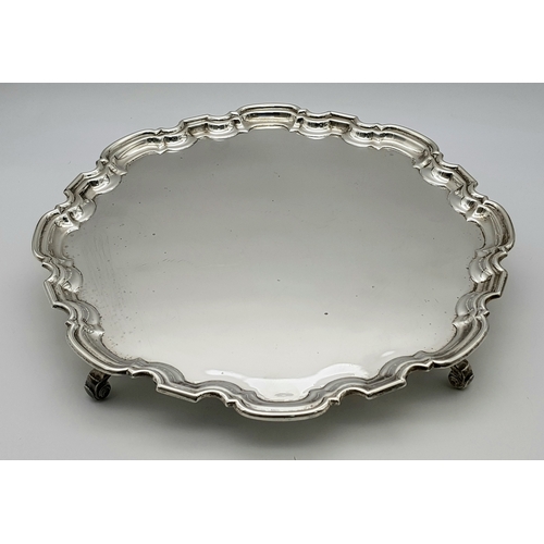 95 - A SOLID SILVER SALVA HAVING A 1961 BIRMINGHAM HALLMARK .       0.86Kilo       32cms DIAMETER