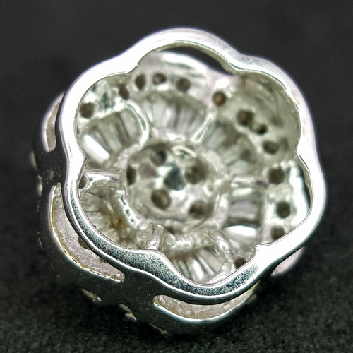 513 - AN 18K WHITE GOLD, DIAMOND SET PENDANT. 0.40 TCW, 2.8G, SC 4043