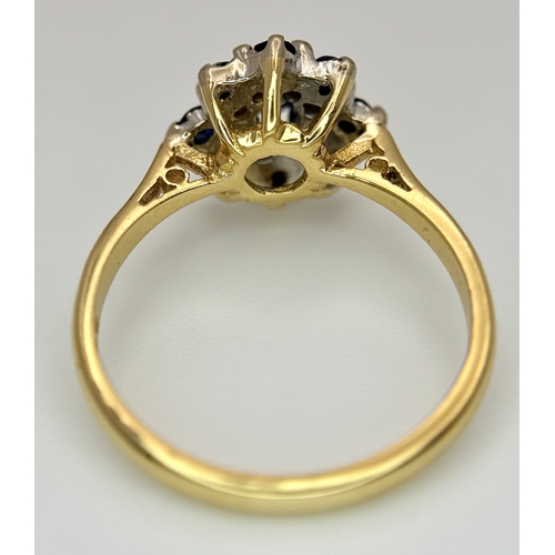 527 - AN 18K YELLOW GOLD, DIAMOND AND SAPPHIRE SET CLUSTER RING. 3.3G, SIZE K. SC 4045