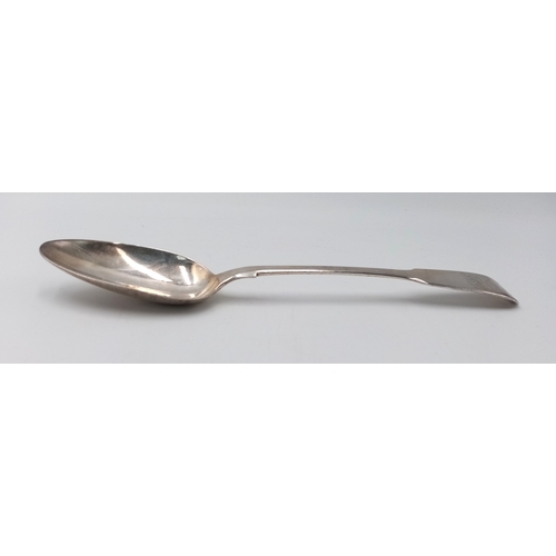 1038 - AN ANTIQUE VICTORIAN SOLID SILVER TABLE SPOON .     59.8gms