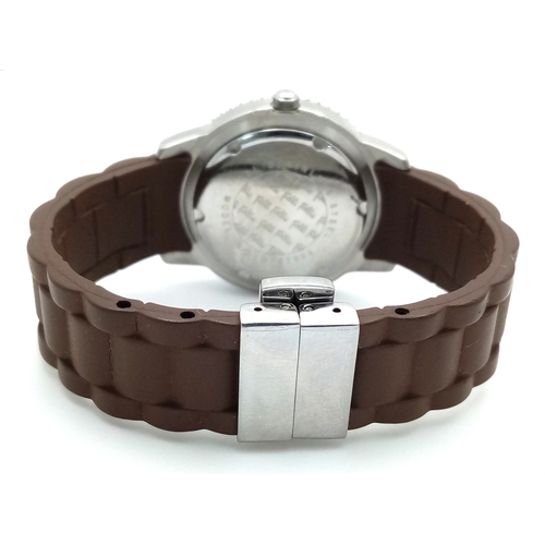 1043 - A FOLLI FOLLIE, STONE SET, BROWN RUBBER STRAP WATCH, WITH ORIGINAL BOX. IN FULL WORKING ORDER. S/A 1... 