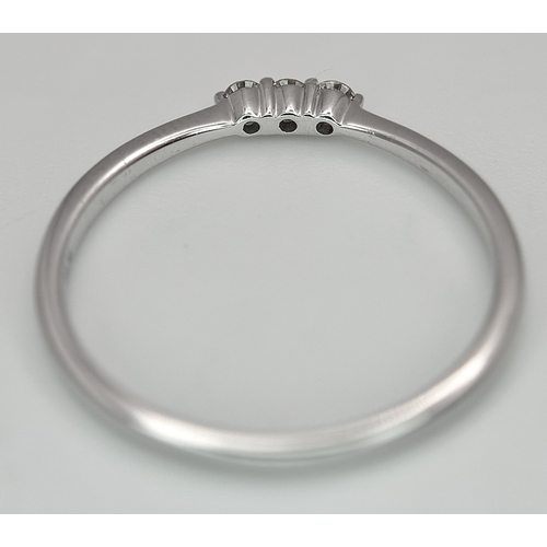 558 - AN 18K WHITE GOLD, DIAMOND 3 STONE RING. 1.3G, SIZE N. SC 4048