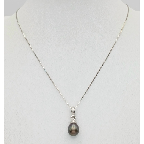 543 - A Beautiful 9 Carat White Gold, Brown/Bronze Colour, Cultured Pearl and Diamond Necklace, 46cm Lengt... 