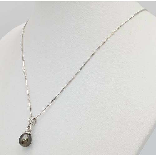 543 - A Beautiful 9 Carat White Gold, Brown/Bronze Colour, Cultured Pearl and Diamond Necklace, 46cm Lengt... 