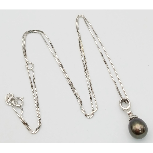 543 - A Beautiful 9 Carat White Gold, Brown/Bronze Colour, Cultured Pearl and Diamond Necklace, 46cm Lengt... 