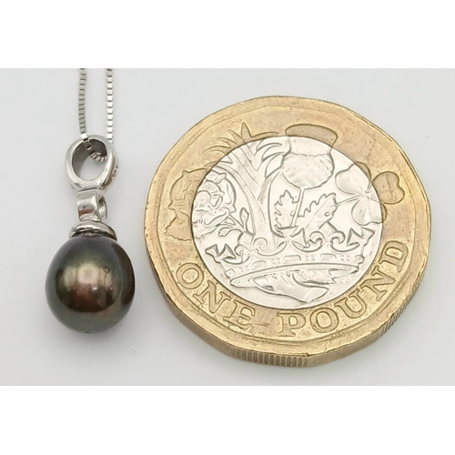 543 - A Beautiful 9 Carat White Gold, Brown/Bronze Colour, Cultured Pearl and Diamond Necklace, 46cm Lengt... 