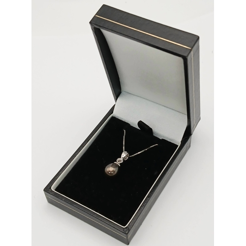 543 - A Beautiful 9 Carat White Gold, Brown/Bronze Colour, Cultured Pearl and Diamond Necklace, 46cm Lengt... 