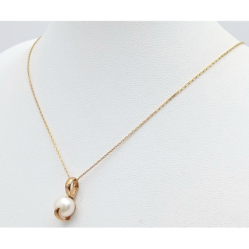 550 - An Elegant 9 Carat Gold and Cultured Pearl Necklace-46cm Length. The Pendant measures a 1.5cm Drop f... 