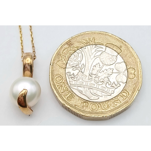 550 - An Elegant 9 Carat Gold and Cultured Pearl Necklace-46cm Length. The Pendant measures a 1.5cm Drop f... 