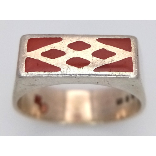 1002 - A 1973/74 Hallmarked Sterling Silver Red Enamel Rhombos Design Ring Size P, possibly Masonic/Knights... 