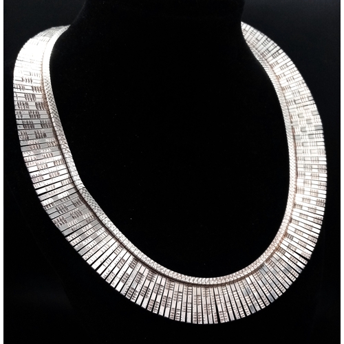 1003 - A stunning 925 Italy silver Cleopatra design fashion necklace. Total weight 38.5G. Total length 45cm... 