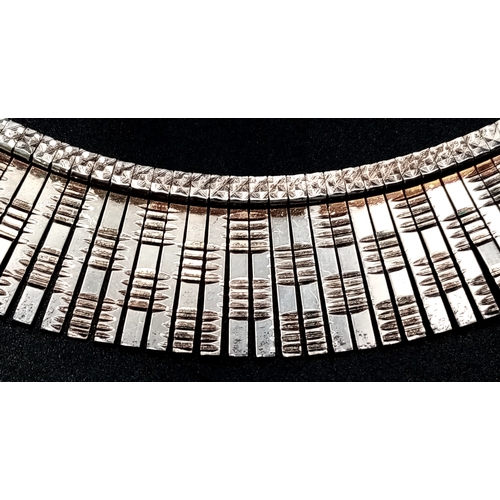 1003 - A stunning 925 Italy silver Cleopatra design fashion necklace. Total weight 38.5G. Total length 45cm... 