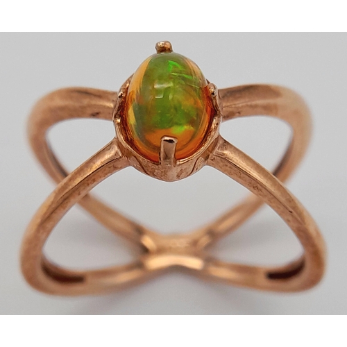 1017 - An eye catching 925 rose gold gilded silver Opal stylish ring. Total weight 2.7G. Size N