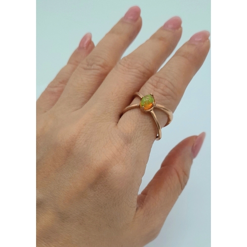 1017 - An eye catching 925 rose gold gilded silver Opal stylish ring. Total weight 2.7G. Size N