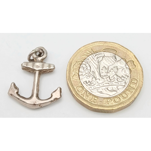 1058 - A STERLING SILVER, ANCHOR CHARM / PENDANT. 1.9G.