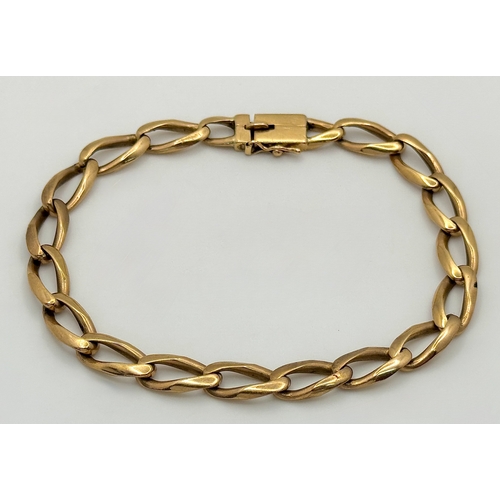 A 9K Yellow Gold Twist Curb Gents Bracelet. 22cm. 23g.