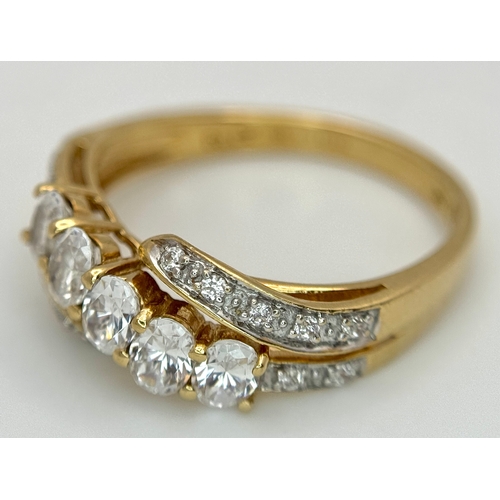 1149 - A 14K Yellow Gold White Zircon Crossover Ring. Bright stones. Size Q. 3.25g. Ref: 639121