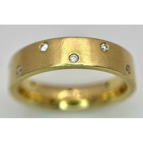 10 - AN 18K YELLOW GOLD, DIAMOND SET BAND RING. 9.9G, SIZE S. 10108