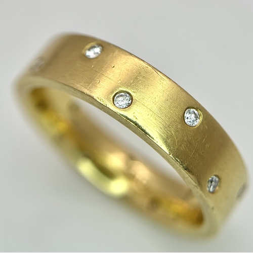 10 - AN 18K YELLOW GOLD, DIAMOND SET BAND RING. 9.9G, SIZE S. 10108
