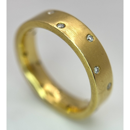 10 - AN 18K YELLOW GOLD, DIAMOND SET BAND RING. 9.9G, SIZE S. 10108