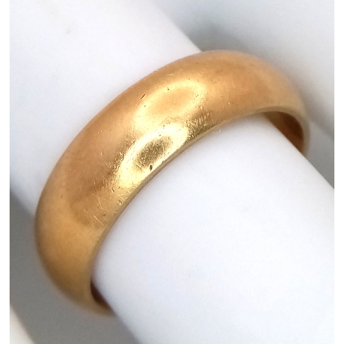 25 - An 18K Yellow Gold Band Ring. Full UK hallmarks. 6mm width. Size O. 6.35g.