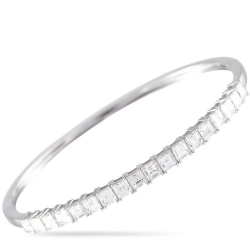 63 - An 18K White Gold 4.0ct Diamond Bracelet. Square-cut diamonds with a total weight of 4.0 carats serv... 