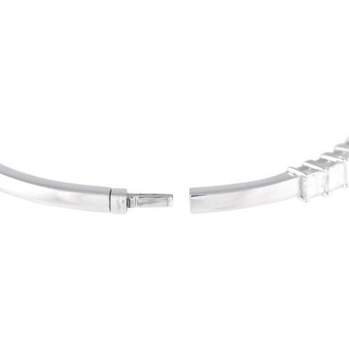 63 - An 18K White Gold 4.0ct Diamond Bracelet. Square-cut diamonds with a total weight of 4.0 carats serv... 