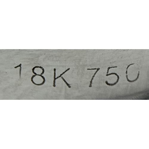 134 - An 18K White Gold and Diamond Ladies Cocktail Ring. Waves of round brilliant and baguette cut diamon... 
