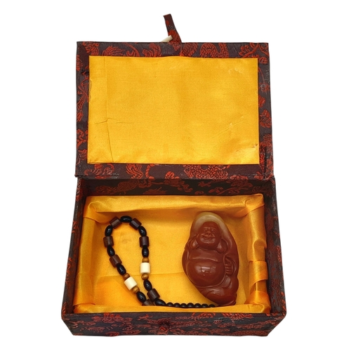 80 - A Shoushan stone pendant depicting the Buddha (Amitabha). Height 8 cm; Width 5 cm; Weight 146 g. The... 