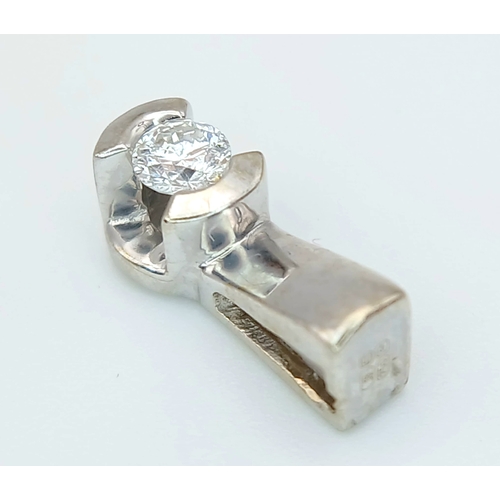 521 - AN 18K WHITE GOLD, DIAMOND SET, SOLITAIRE PENDANT. 0.10TCW, 1.1G. SC 5049