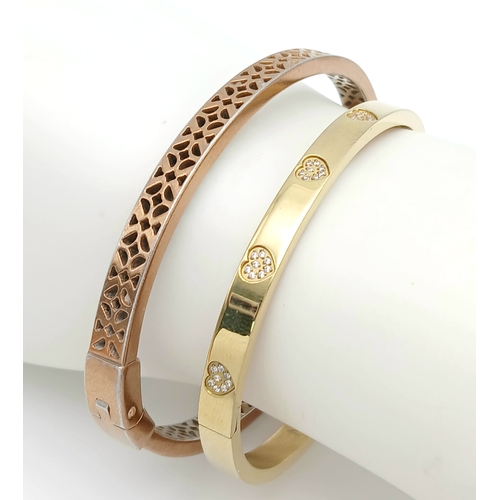 1106 - A NOMINATION, GOLD TONE, STONE SET, HEART BANGLE AND A FOSSIL, ROSE GOLD TONE, FILIGREE DESIGN BANGL... 