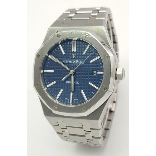 AN AUDEMARS PIGUET, AP, ROYAL OAK, BLUE DIAL, BRACELET WATCH. AUTOMATIC MOVEMENT. CASE - 41MM. MODEL 15400 ST.00.1220.ST.03. IN WORKING ORDER. IN ORIGINAL BOX AND WITH WATCH REGISTRY SEARCH CHECKS AND TAX INVOICE. PN 8316.