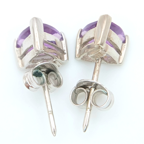 509 - A Pretty Pair of 9 Carat White Gold Trillion Cut, Top Colour, Amethyst Stud Earrings. The Earrings m... 